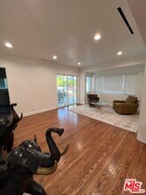 9420 Creemore Dr in Los Angeles, CA - Building Photo - Building Photo