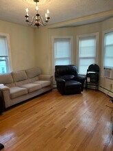 56 Mozart St, Unit 3 in Boston, MA - Foto de edificio - Building Photo