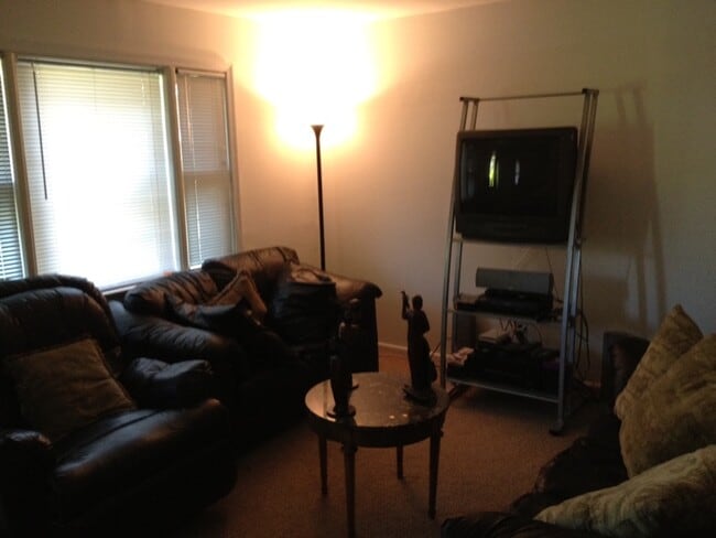 17 Wright St in Woodbridge Township, NJ - Foto de edificio - Building Photo