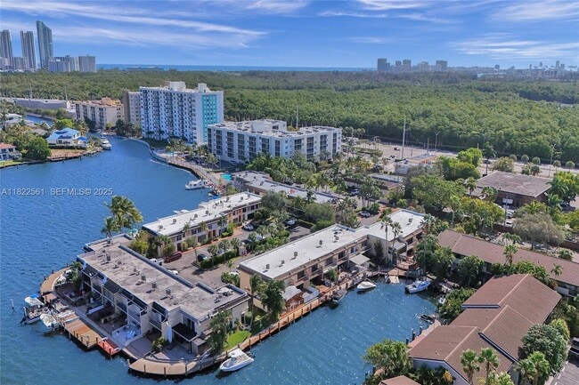 16478 NE 27th Pl in Miami, FL - Building Photo - Building Photo