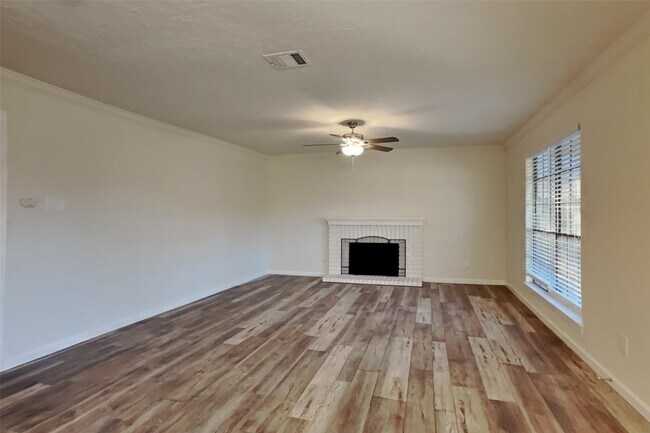 8335 Sparkling Springs Dr in Houston, TX - Building Photo - Building Photo