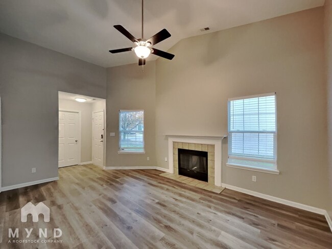 10600 Dark Star Dr in Indianapolis, IN - Foto de edificio - Building Photo