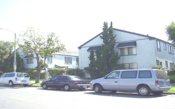 4554-4560 N Banner Dr in Long Beach, CA - Building Photo