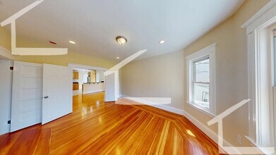 27 Champney St, Unit 1 in Boston, MA - Foto de edificio - Building Photo