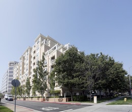 Verona Condo in Cupertino, CA - Foto de edificio - Building Photo