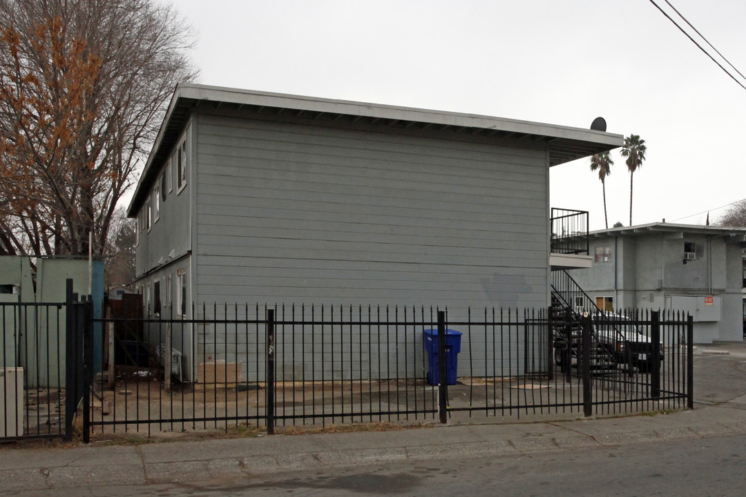 2570 Traction Ave in Sacramento, CA - Building Photo