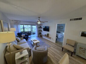 512 W Venice Ave in Venice, FL - Building Photo - Building Photo