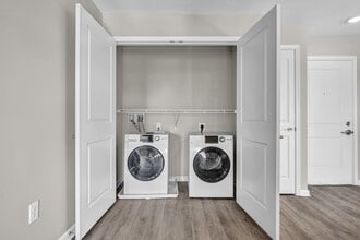 Newton Family Apartments in Canton, OH - Foto de edificio - Building Photo