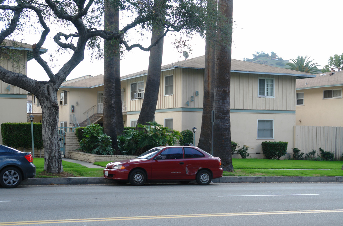 Verdugo Plaza Apartments in Glendale, CA - Building Photo