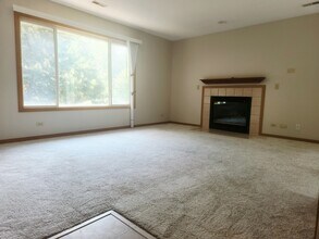 500 Westwood Ct in Crystal Lake, IL - Building Photo - Building Photo