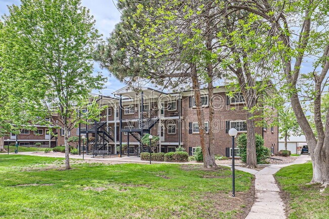 6800 E Tennessee Ave in Denver, CO - Building Photo - Building Photo