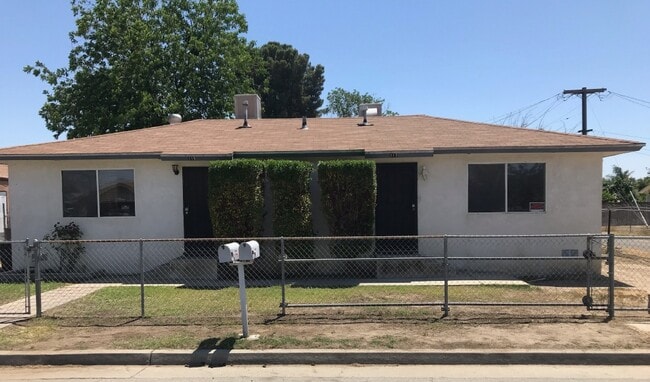 117 E 6th St, Unit Duplex in Bakersfield, CA - Building Photo - Building Photo