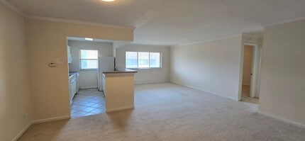 8631 Old Bonhomme Rd in St. Louis, MO - Building Photo - Building Photo