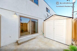 2106 Manhattan Beach Blvd in Redondo Beach, CA - Foto de edificio - Building Photo