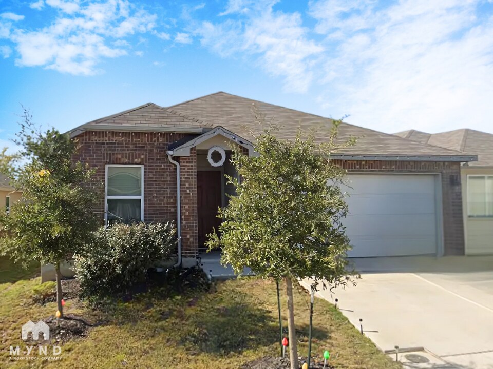 3943 Turning Pine Edge in Converse, TX - Building Photo
