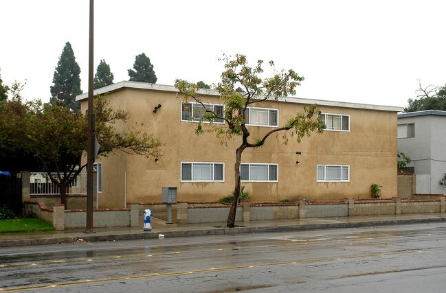10422 Lampson Ave in Garden Grove, CA - Foto de edificio - Building Photo