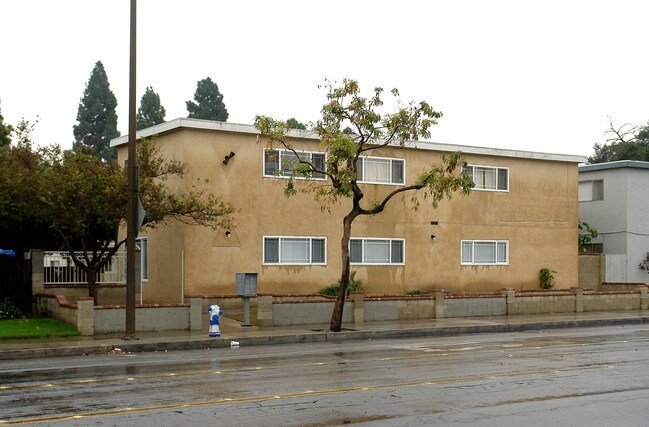 10422 Lampson Ave in Garden Grove, CA - Building Photo - Building Photo