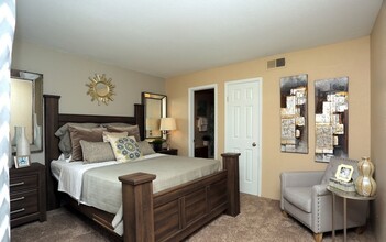 Somerset Park At Union Apartments in Tulsa, OK - Building Photo - Building Photo