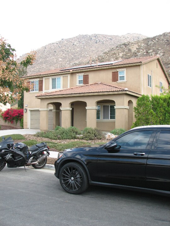 7068 Laban Ln in Riverside, CA - Foto de edificio