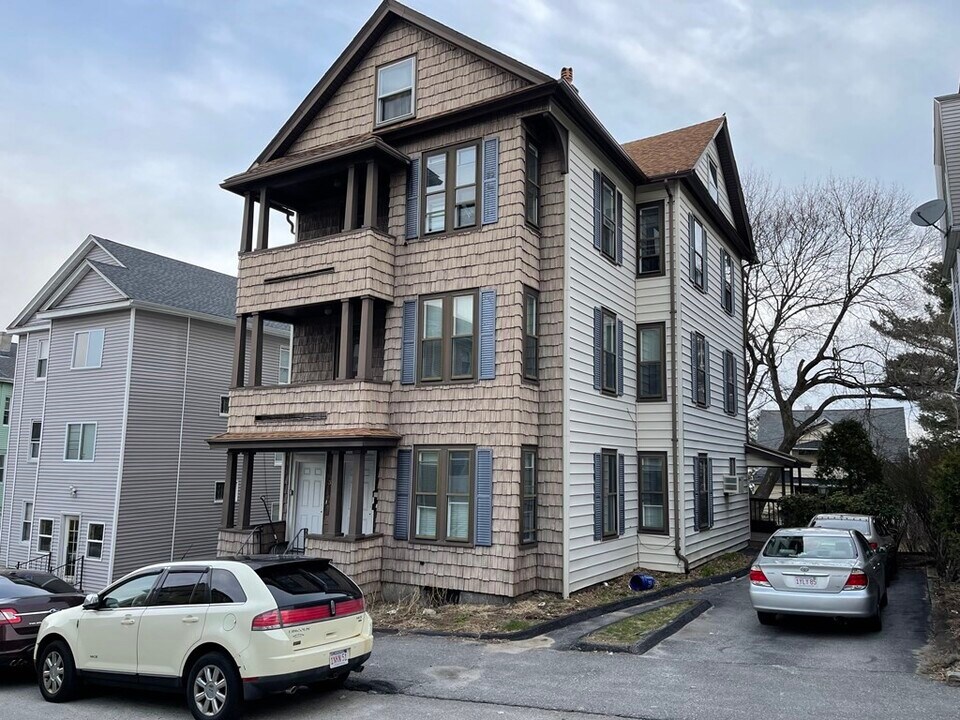 3 Hillside St-Unit -2 in Worcester, MA - Building Photo
