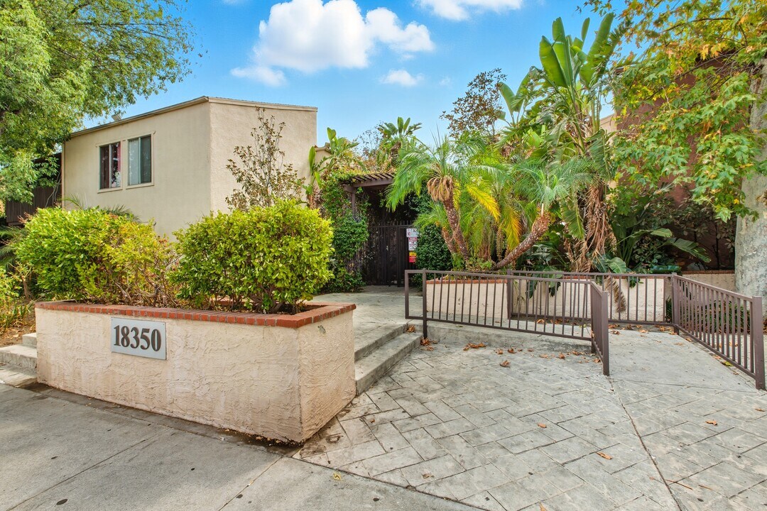 18350 Hatteras St, Unit 253 in Tarzana, CA - Building Photo