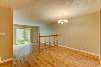 12838 SE 41st Ln in Bellevue, WA - Building Photo - Building Photo