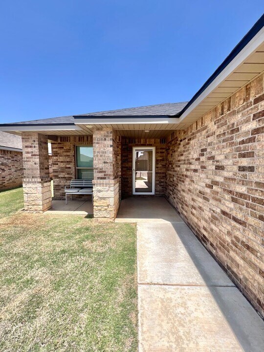 7504 100th St in Lubbock, TX - Building Photo