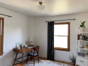 4425 York Ave N, Unit Main Floor NE in Minneapolis, MN - Foto de edificio - Building Photo