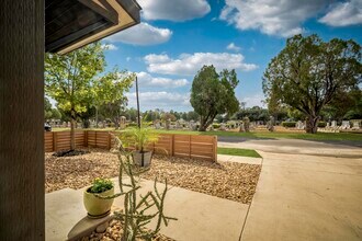 1417 E Crockett St in San Antonio, TX - Building Photo - Building Photo