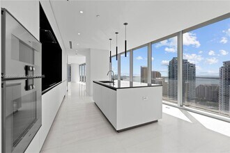 300 Biscayne Blvd Way in Miami, FL - Foto de edificio - Building Photo