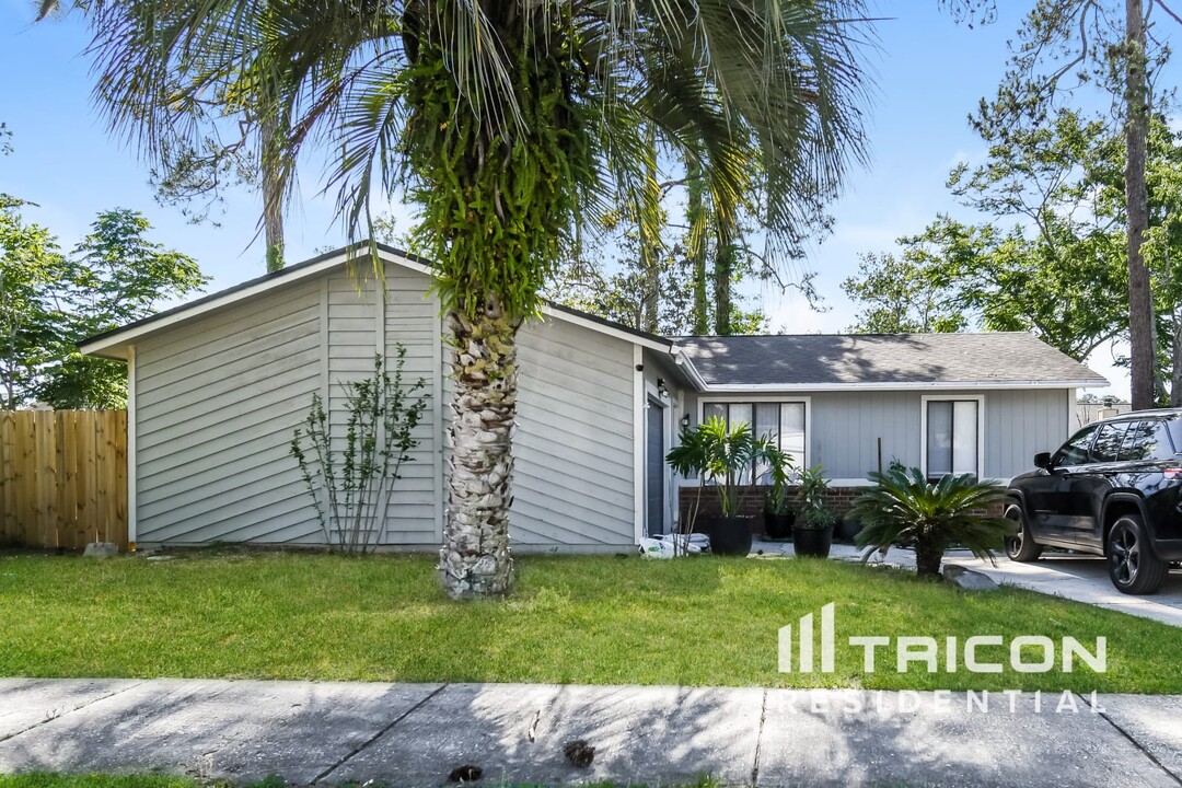 11508 Pine Forest Ct in Jacksonville, FL - Building Photo