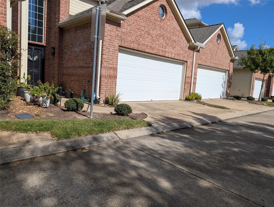 913 Sweet Pine Dr in Katy, TX - Building Photo