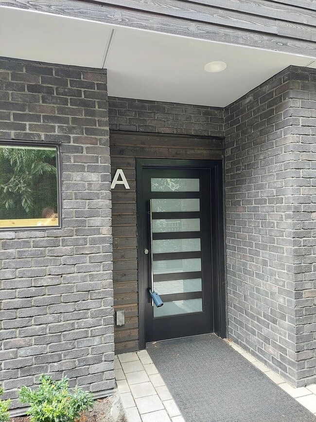 17342 Bothell Way NE, Unit A in Bothell, WA - Building Photo - Building Photo