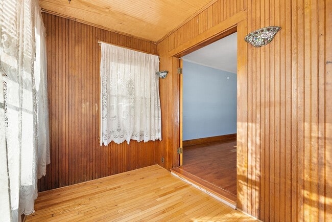 92 Sayles St in Southbridge, MA - Building Photo - Building Photo