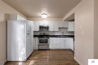 1805 Winnie Dr in Bellevue, NE - Foto de edificio - Building Photo