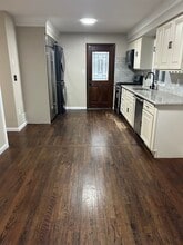 137 Wittberg St, Unit DUPLEX in Brentwood, NY - Building Photo - Building Photo