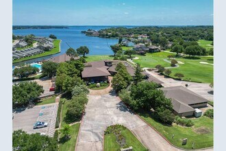 1406 W April Villa, Unit B in Montgomery, TX - Building Photo - Building Photo