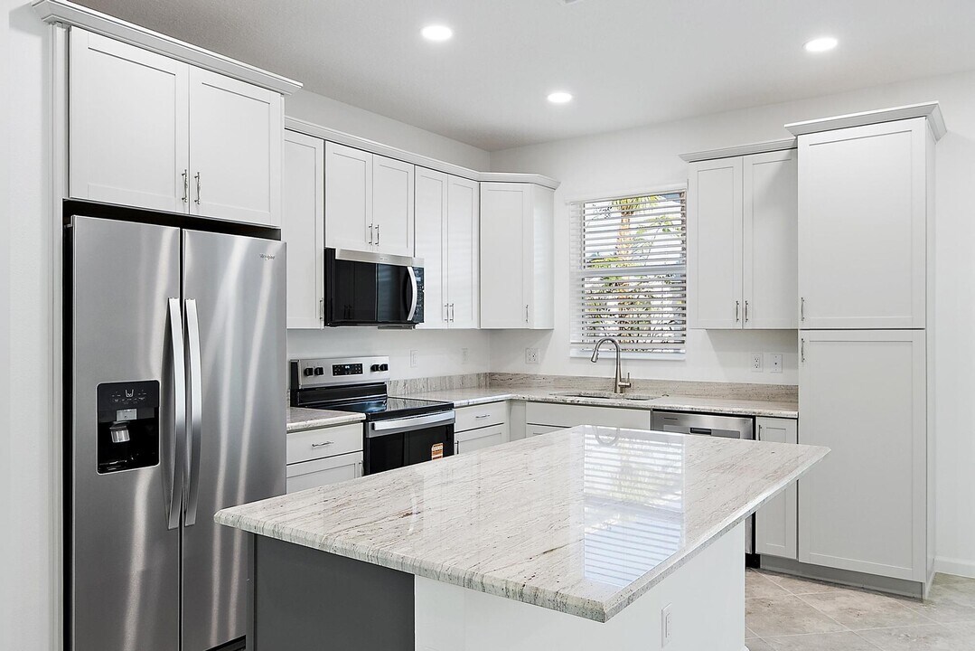 16377 Biltmore Lndg in Westlake, FL - Building Photo