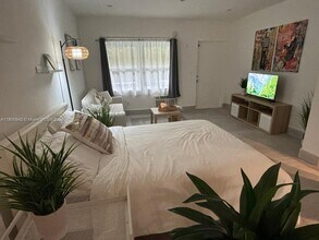 542 Euclid Ave in Miami Beach, FL - Building Photo - Building Photo
