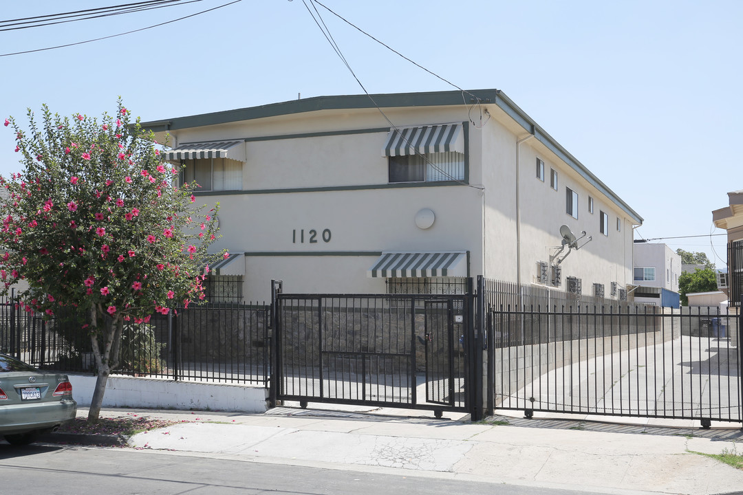 1120 S Mariposa Ave in Los Angeles, CA - Building Photo