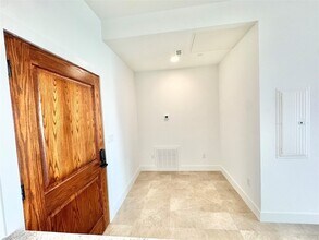 2102 Mechanic St, Unit 203 in Galveston, TX - Building Photo - Building Photo