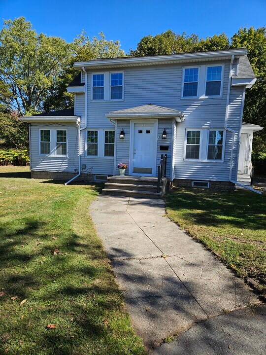 15A Starkey Ave in Attleboro, MA - Building Photo