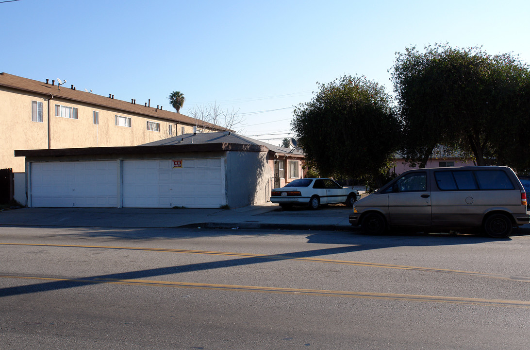 11150 S Inglewood Ave in Inglewood, CA - Building Photo