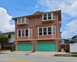1111 First St in Jacksonville Beach, FL - Building Photo