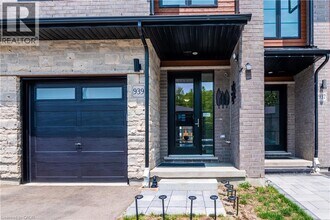 939 Robert Ferrie Dr in Kitchener, ON - Building Photo - Building Photo