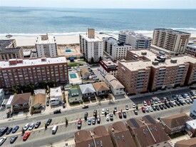 437 E Broadway, Unit B in Long Beach, NY - Building Photo