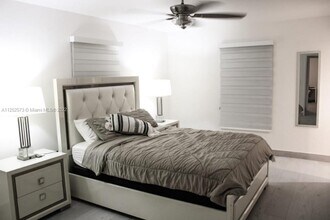 8005 Lake Dr in Doral, FL - Building Photo - Building Photo