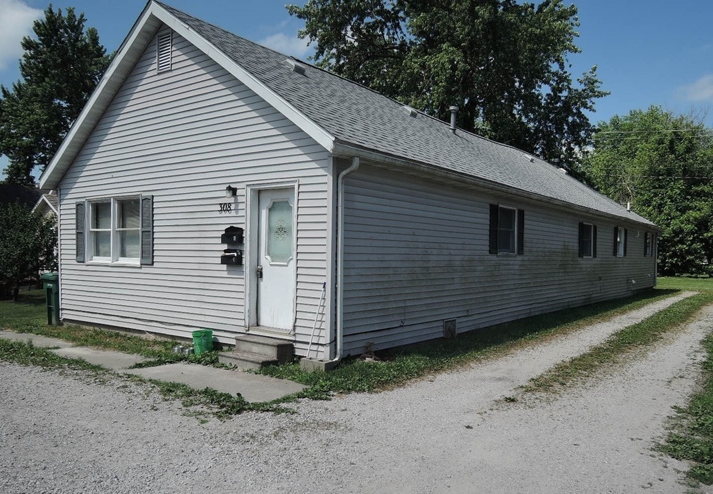 308 Francis Street in Gillespie, IL - Building Photo