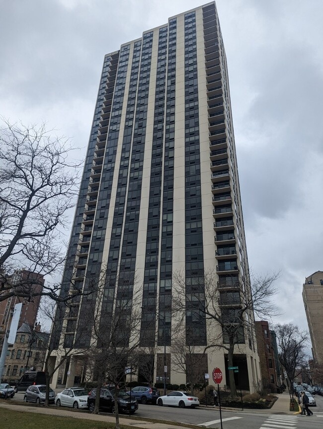 property at 2500 N Lakeview Ave