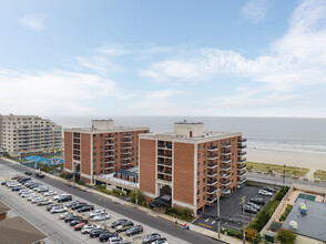 The Breakers in Long Beach, NY - Building Photo - Building Photo